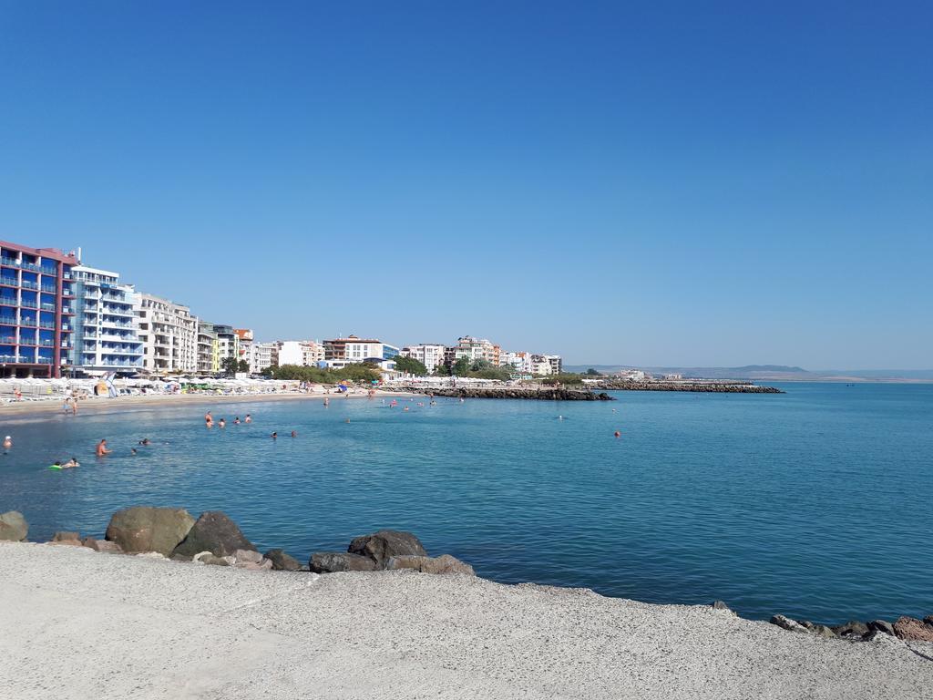 Apartments Vesi And Gery Pomorie Kültér fotó